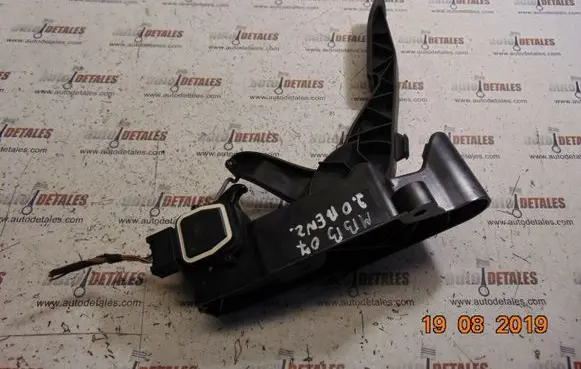 Mercedes-Benz B W245 Accelerator throttle pedal A1693000604