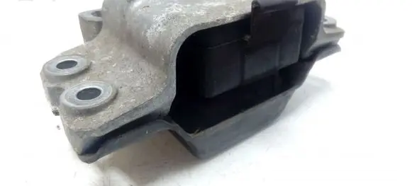 Volkswagen PASSAT B6 Engine mount bracket 3C0199555AA