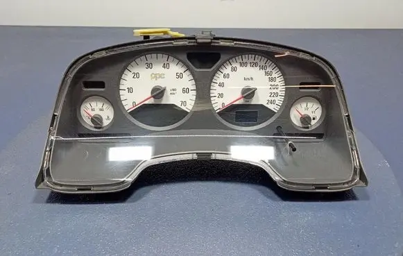 Speedometer (instrument cluster)