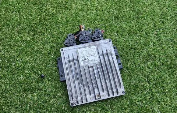 KIA Carnival Engine control unit/module 391024X520 R0410C045F 82318675