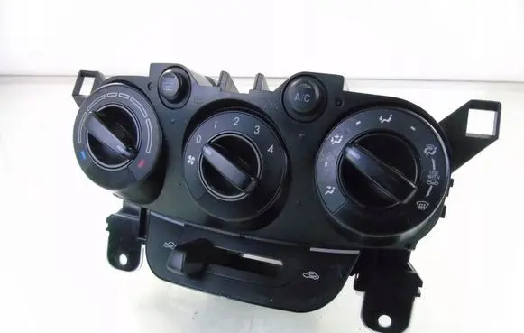 Mazda 2 Climate control unit
