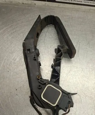 Mercedes-Benz E W211 Accelerator throttle pedal A2203000004