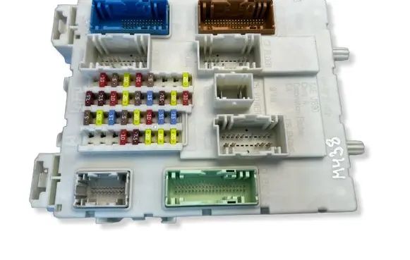 Ford Kuga II Fuse module 010012 000084 30S517605F15