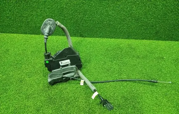 Renault Espace V (RFC) Rear door lock 825017971R A06122
