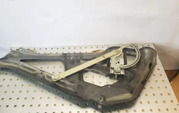 Volkswagen II LT Front door manual window regulator 