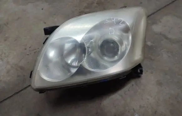 Toyota Avensis T250 Headlight/headlamp
