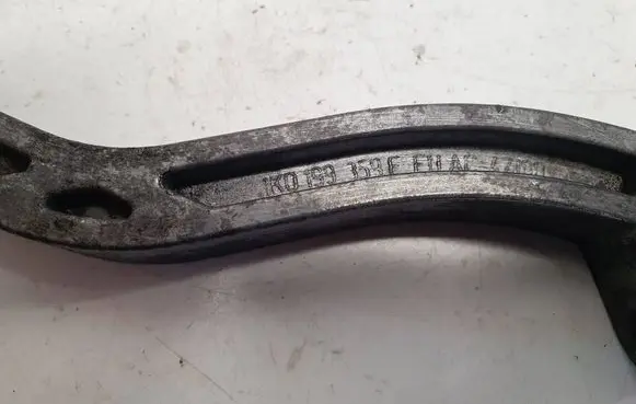 Volkswagen PASSAT B6 Engine mounting bracket 1K0199359E