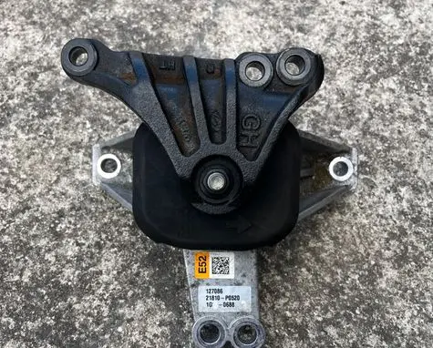 Hyundai Tucson IV NX4 Engine mount bracket 21810P0520