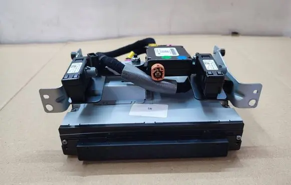 Jaguar XE Radio/CD/DVD/GPS head unit FW9311B608AD