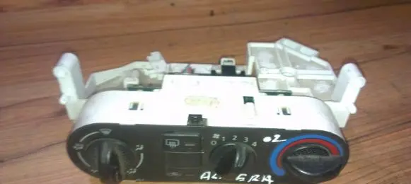 Nissan Almera N16 Climate control unit nenustayyta