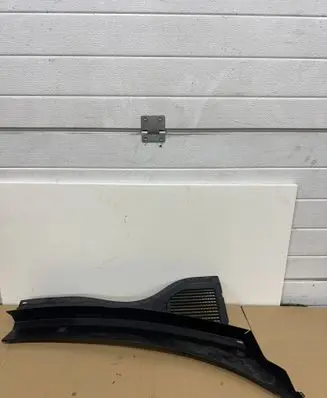 Volkswagen Tiguan Wiper trim 571819404