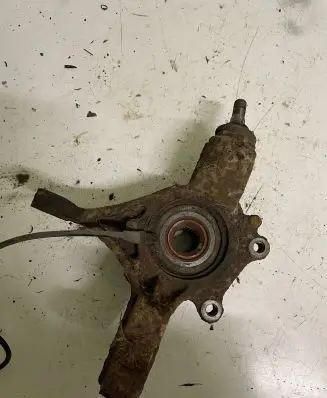 Citroen C4 I Front wheel hub