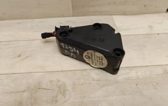 Volkswagen Golf V Sound amplifier 1K0035463C