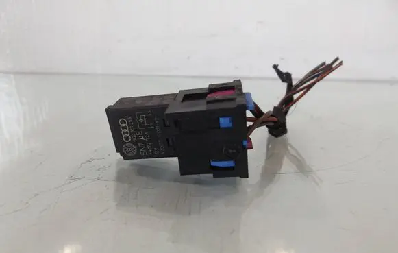 Volkswagen Polo IV 9N3 Other relay 6Q0951253