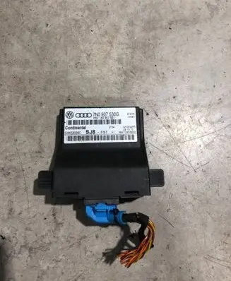 Volkswagen PASSAT B7 Gateway control module 7N0907530G 1K0907951