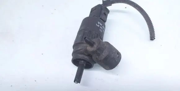 Skoda Octavia Mk1 (1U) Windscreen/windshield washer pump 1J6955651