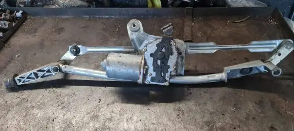 Volvo V70 Front wiper linkage and motor 8624239