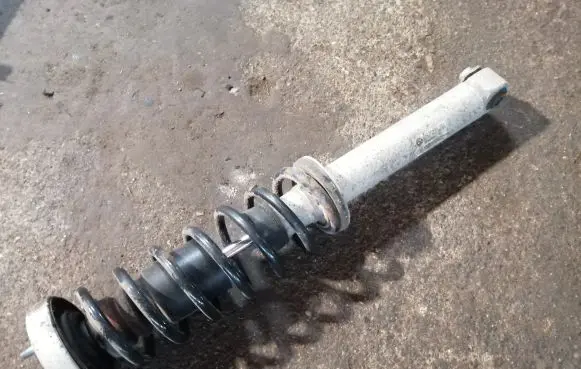 BMW 5 E60 E61 Rear shock absorber with coil spring 6770453