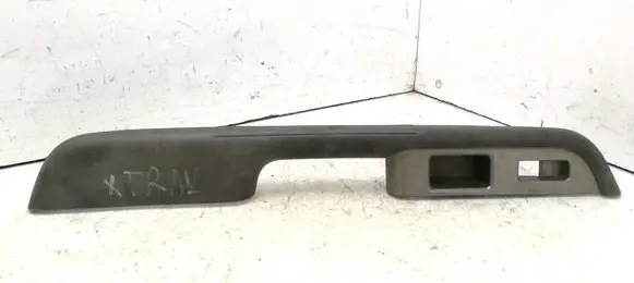 Nissan X-Trail T30 Front door window switch trim 809488H700