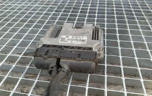 Volkswagen Touran I Engine control unit/module ECU 03G906021DM