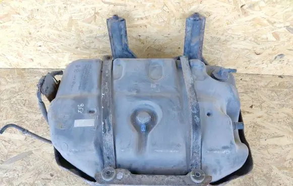 Jeep Grand Cherokee AdBlue liquid reservoir 68145550AF