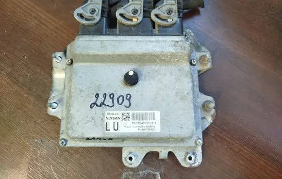 Nissan Qashqai Engine control unit/module mec93410 mec93-410