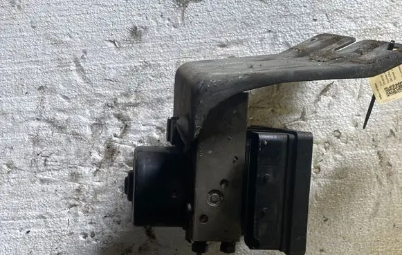 Volvo V70 ABS Pump 5WK84000 8619968
