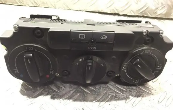 Volkswagen Touran I Climate control unit