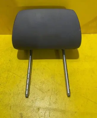 Volkswagen Polo Front seat headrest 