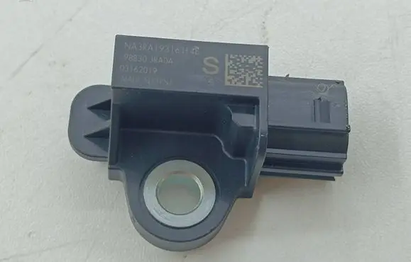 Nissan Qashqai Airbag deployment crash/impact sensor 988303RA0A 03162019 NA3RA193161F4B