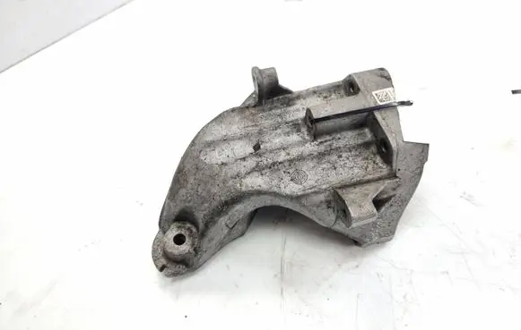 Mercedes-Benz E W212 Engine mounting bracket A6512230004