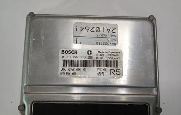 Land Rover Range Rover L322 Engine control unit/module NNN000390 26RT0000 0261207715