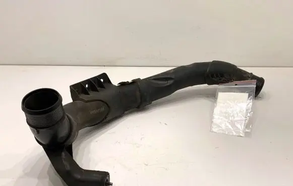 Volkswagen PASSAT B7 Intercooler hose/pipe 