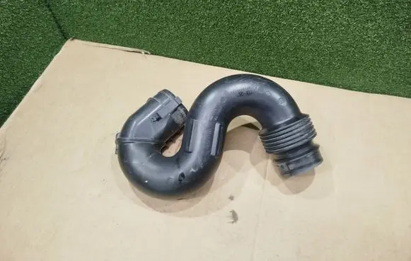 Renault Trafic III (X82) Air intake duct part 165555514R 93451665