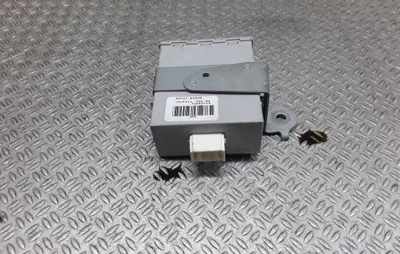 Toyota Corolla E120 E130 Door central lock control unit/module 8974102050
