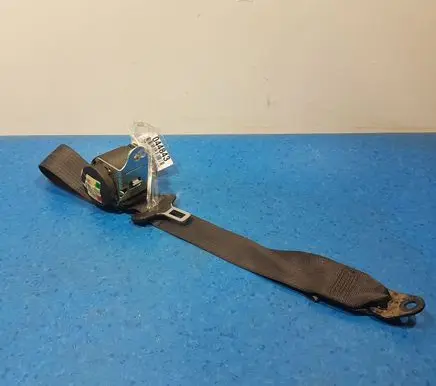 Opel Astra J Front seatbelt 617472300B