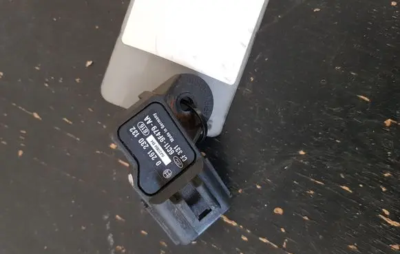 Ford Transit Air pressure sensor 0261230132