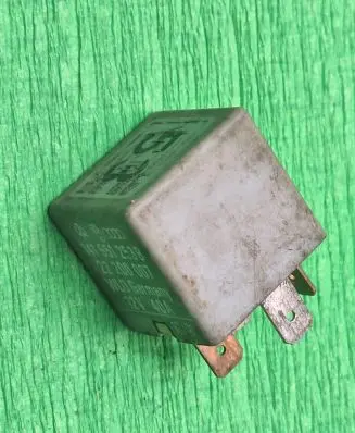 Volkswagen Golf III Other relay 141951253B 22200007 12V40A