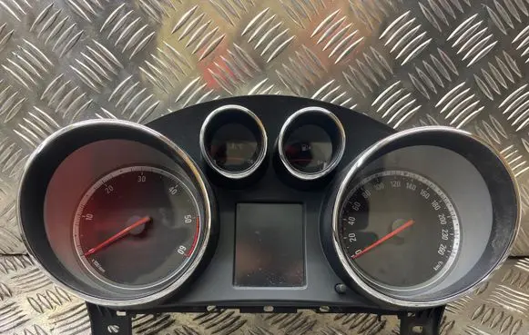 Opel Insignia A Speedometer (instrument cluster) 12844142 SW0590R