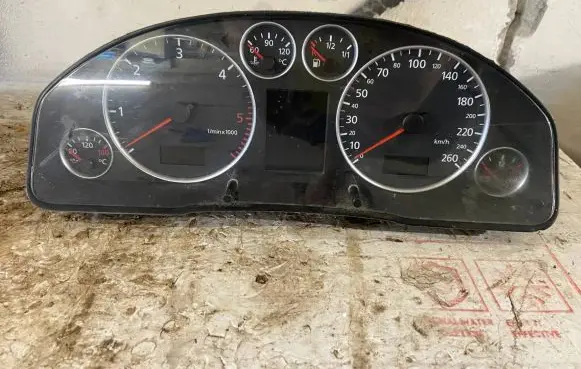 Audi A6 S6 C5 4B Speedometer (instrument cluster) 88311285 110080128 EUROPEA25DIESEL
