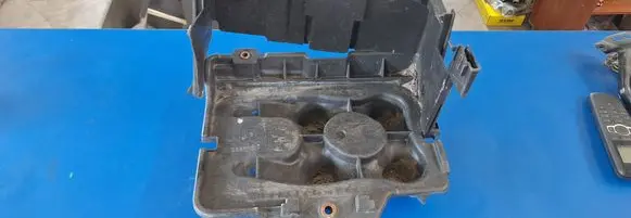Skoda Octavia Mk2 (1Z) Battery tray 1j0915333a