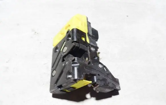 Volvo S80 Front door lock 9485304