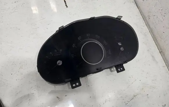 KIA Sportage Speedometer (instrument cluster) 940113U695