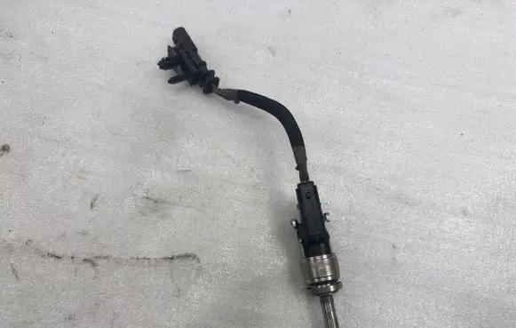 Volvo XC90 Fuel injector 31432778