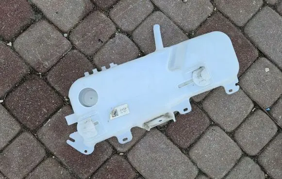 Opel Combo E Windshield washer fluid reservoir/tank 9851854480