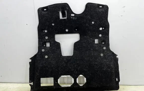 Peugeot 208 II Engine splash shield/under tray 9824226080