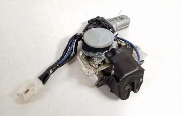 Lexus RX 330 - 350 - 400H Loading door lock 69350-48050
