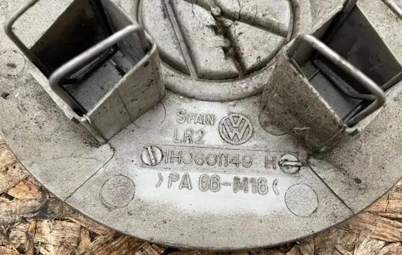 Volkswagen Golf III Original wheel cap 1H0601149H