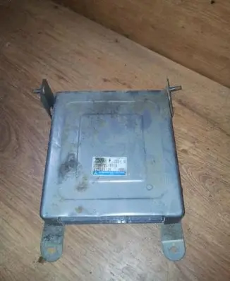 Mazda 323 Engine control unit/module Z50918881B E2T81671M