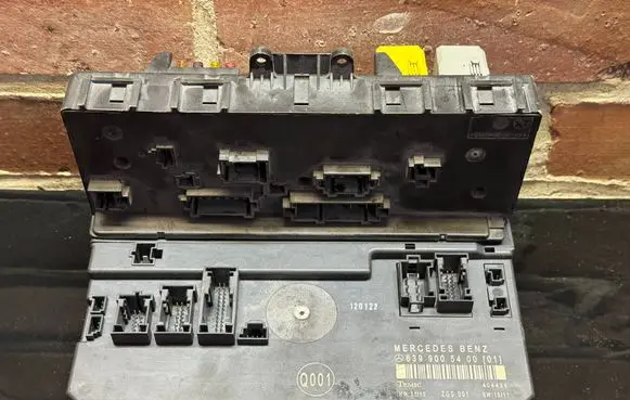 Mercedes-Benz Vito Viano W639 SAM control unit 6399005400 Q001